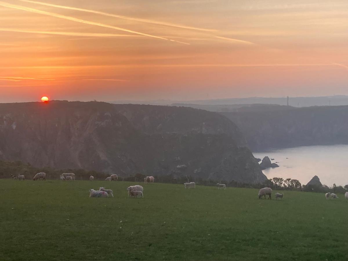 Coast Path Camping Hotell Haverfordwest Eksteriør bilde